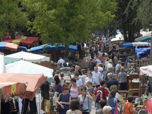 foire aux antiquités à Barjac